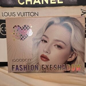 Igooco Fashion Eyeshadow Palette - Pink and Cream Nwt